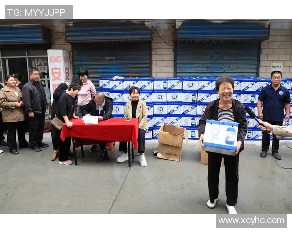 足球球星集体默哀悼念逝者传递温情与体育精神力量